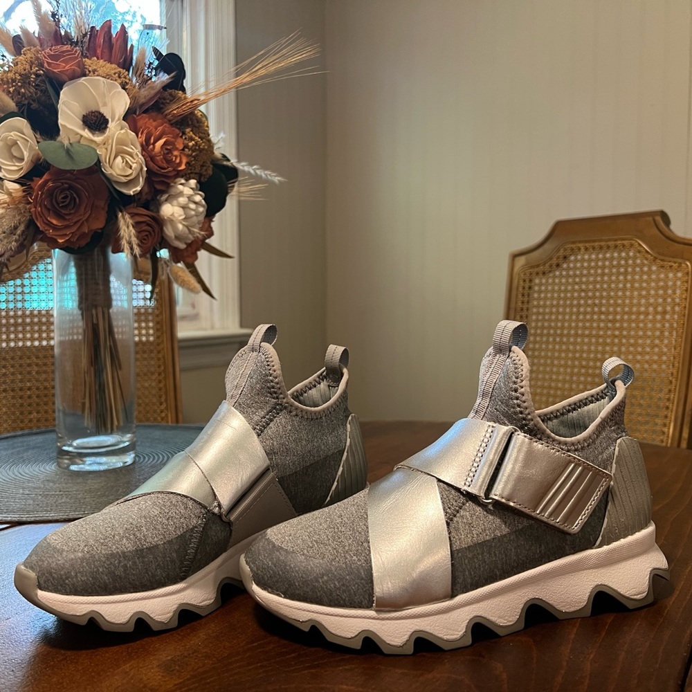 SOREL Kinetic Sneak - Dove White Silver - Size Women’s 5.5